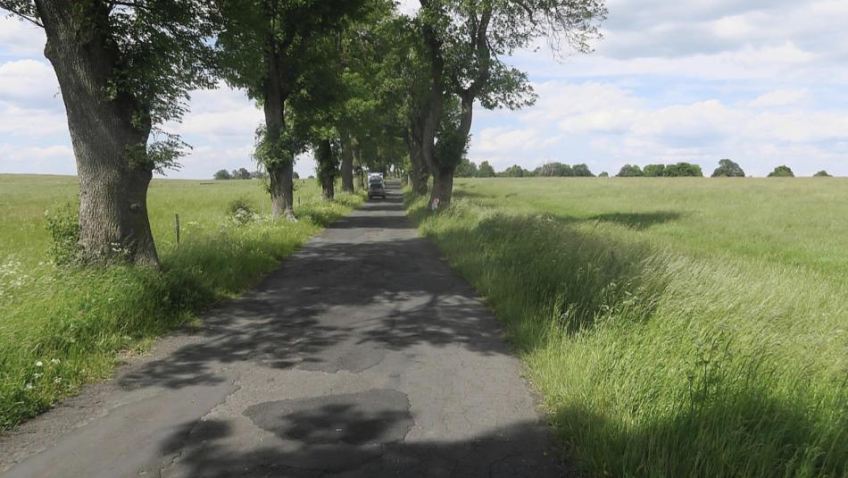 Tragická nehoda u Teplé na Chebsku! Motorkáře našel řidič v příkopu u silnice